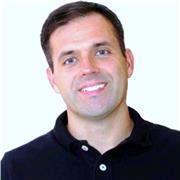 Parlo correntemente sia l'inglese che l'ungherese e parlo anche un po' di italiano e tedesco. Inoltre, vivo a Brighton da un anno, quindi ho potuto praticare l'inglese quotidianamente